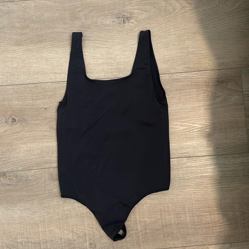Skims black body suit